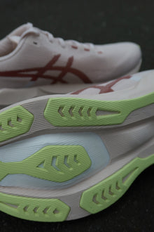 ASICS Novablast 6