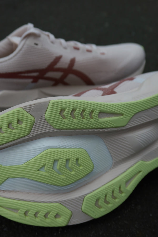 ASICS Novablast 6