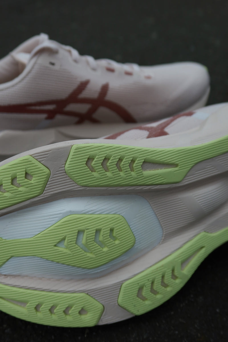 ASICS Novablast 6