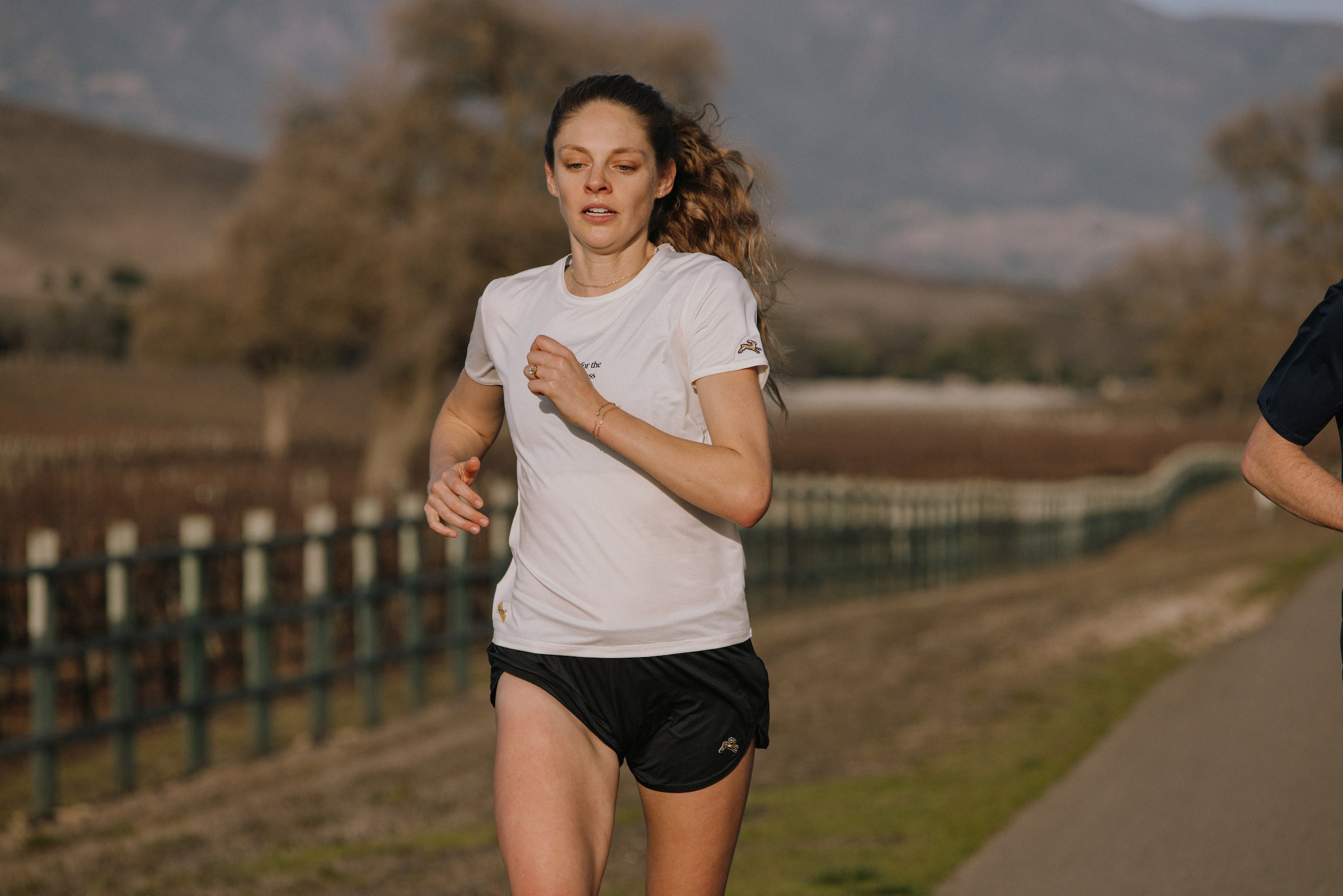 Tracksmith Twilight Tee Womens - Frontrunner Colombo