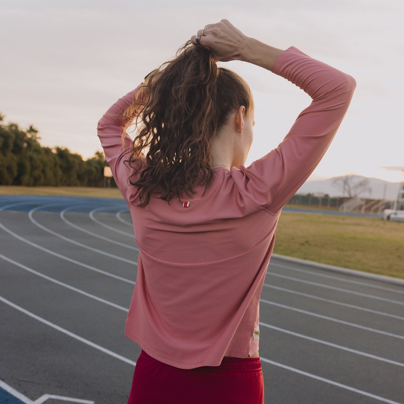 Tracksmith Van Cortlandt Long Sleeve Womens Dusty Rose/Ivory - Frontrunner Colombo