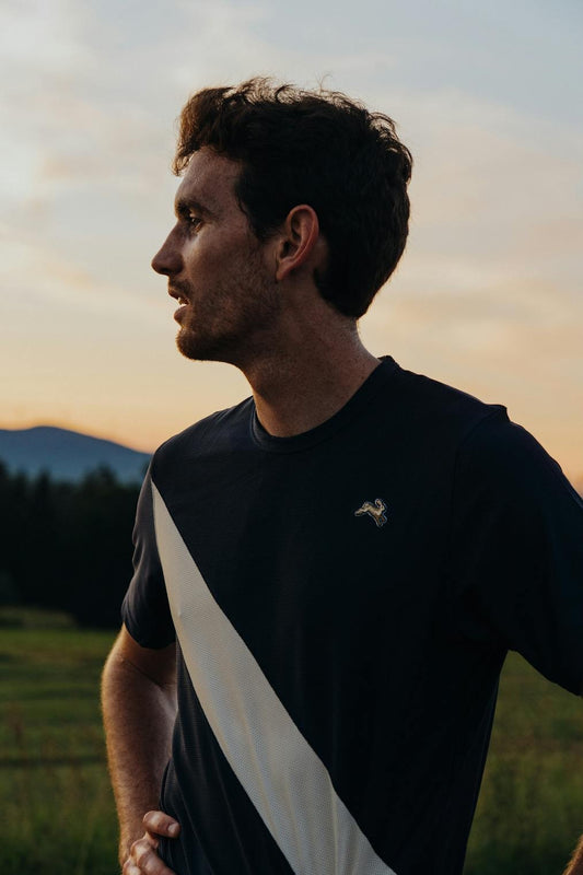 Tracksmith Van Cordlandt Tee Mens - Navy/Ivory - Frontrunner Colombo
