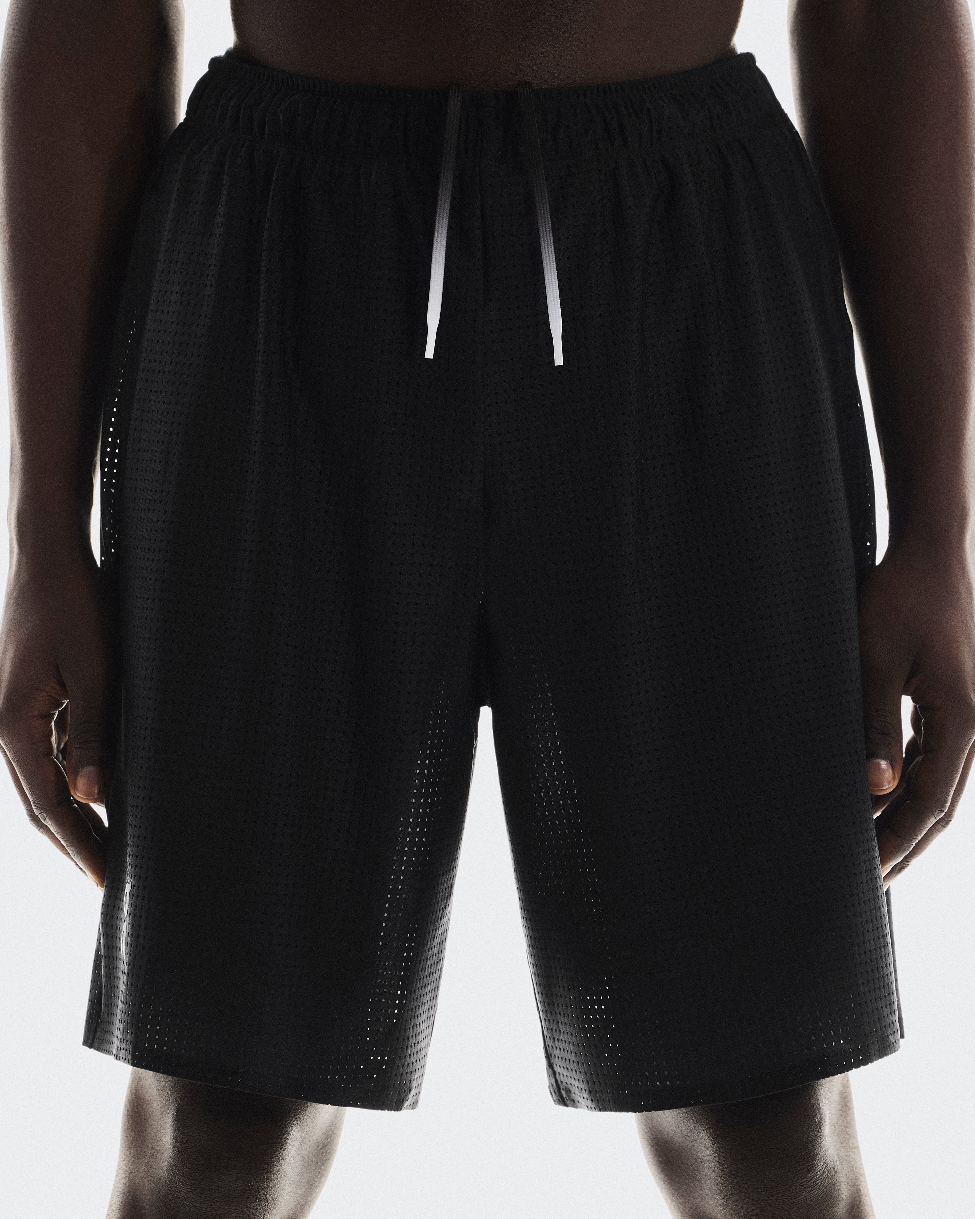 On Pace Mesh Shorts Mens Black - Frontrunner Colombo