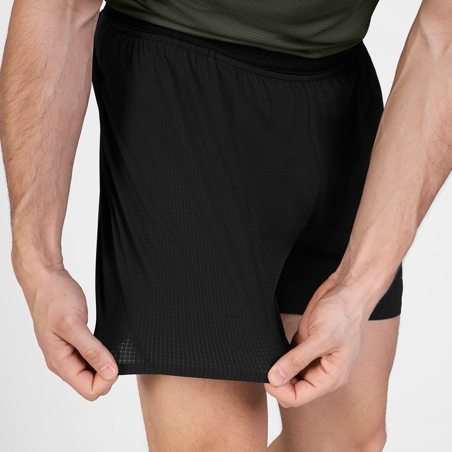 Saysky Flow Shorts 5" Black in action 2