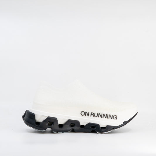 On LightSpray Cloudmonster 3 Hyper (D Standard) Unisex Black/White - Frontrunner Colombo