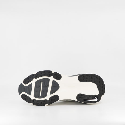 Nike Vomero 18 ESS (B Standard) Womens Summit White/Metallic Silver - Frontrunner Colombo