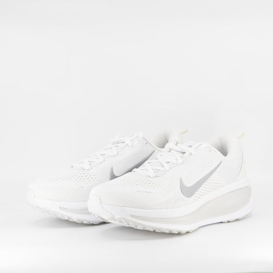 Nike Vomero 18 (B Standard) Womens White/Metallic Silver - Frontrunner Colombo