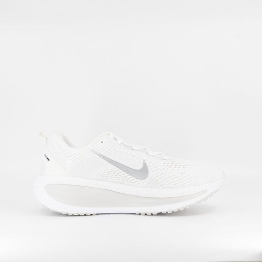 Nike Vomero 18 (B Standard) Womens White/Metallic Silver - Frontrunner Colombo