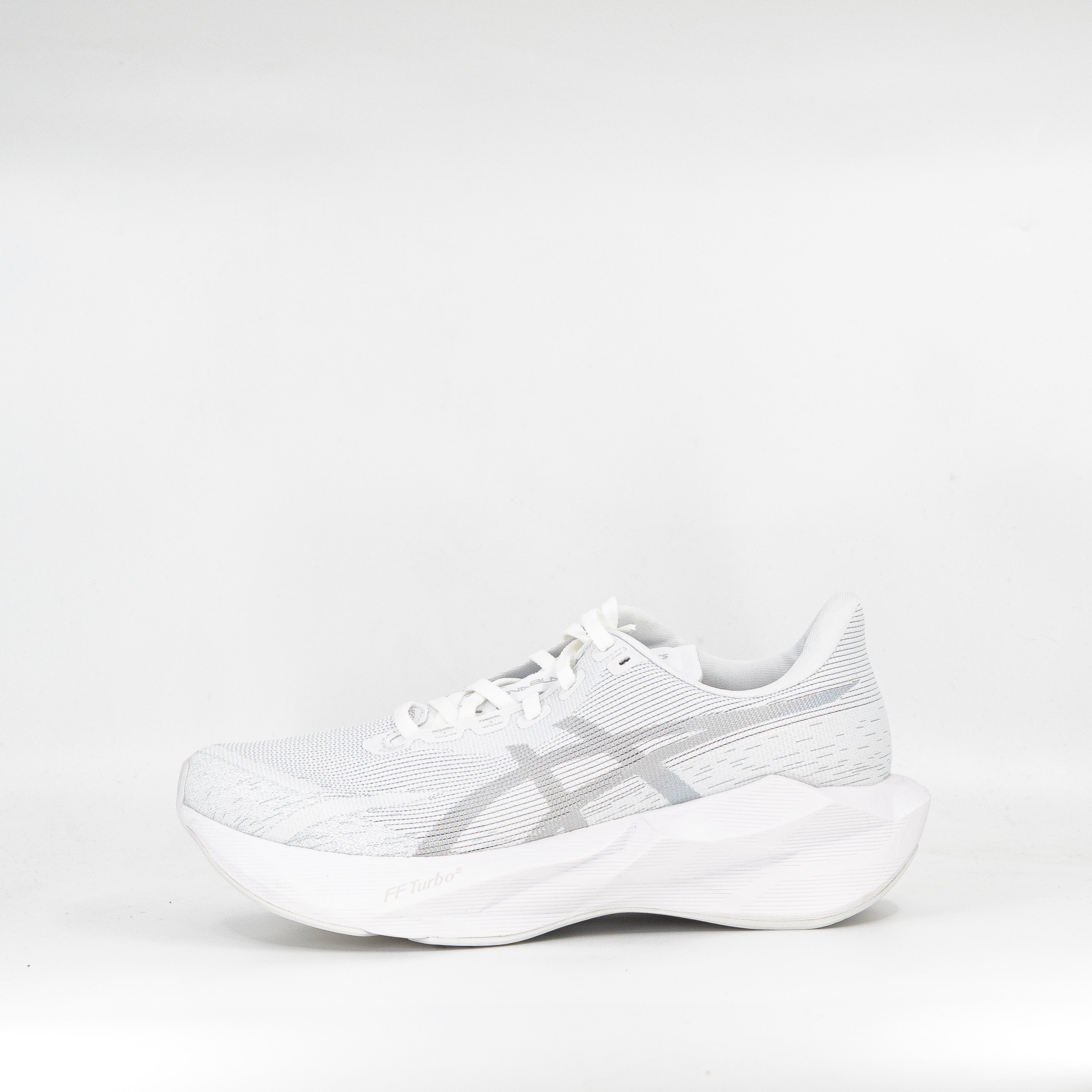Asics Novablast 6 (B Standard) Womens White - Frontrunner Colombo