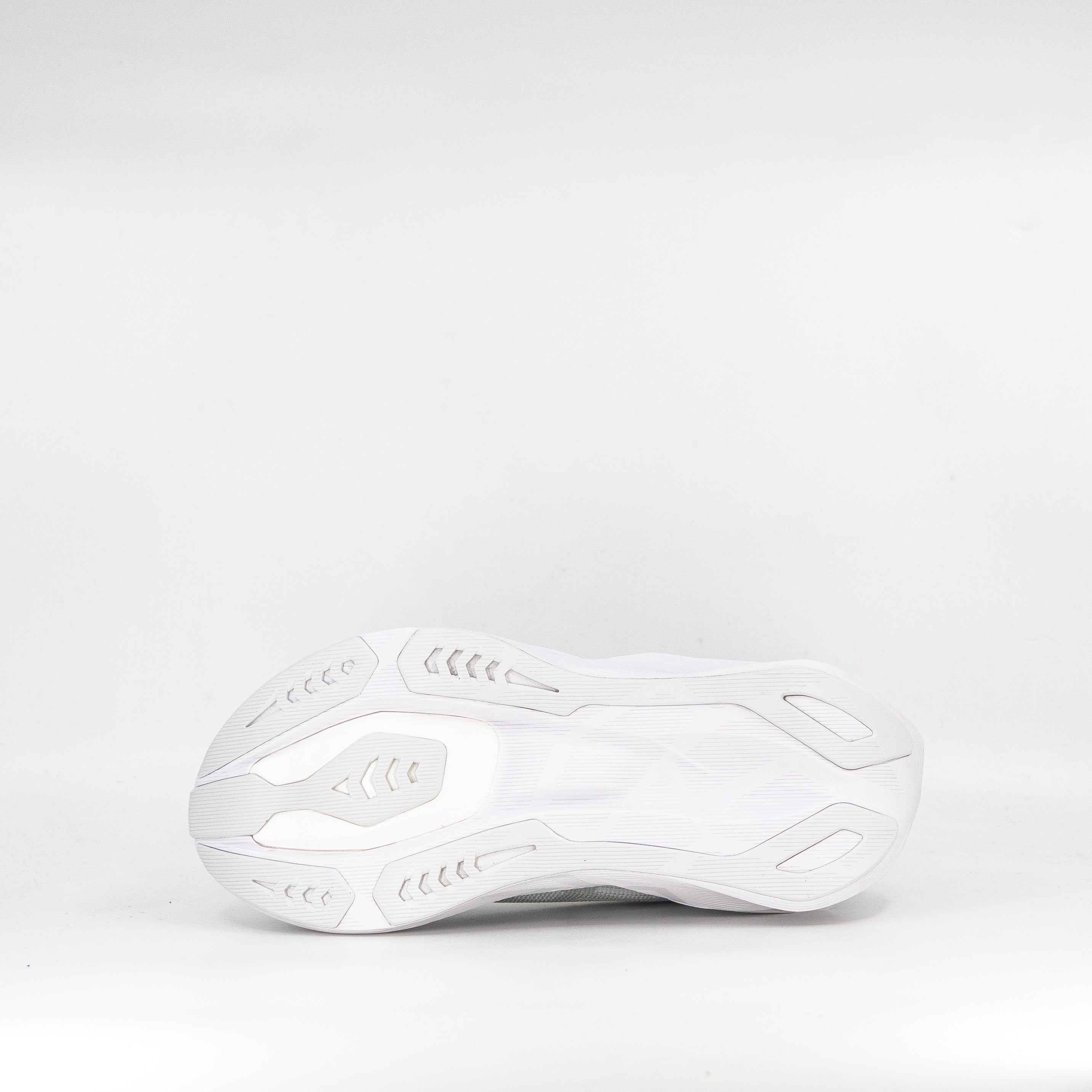 Asics Novablast 6 (B Standard) Womens White - Frontrunner Colombo