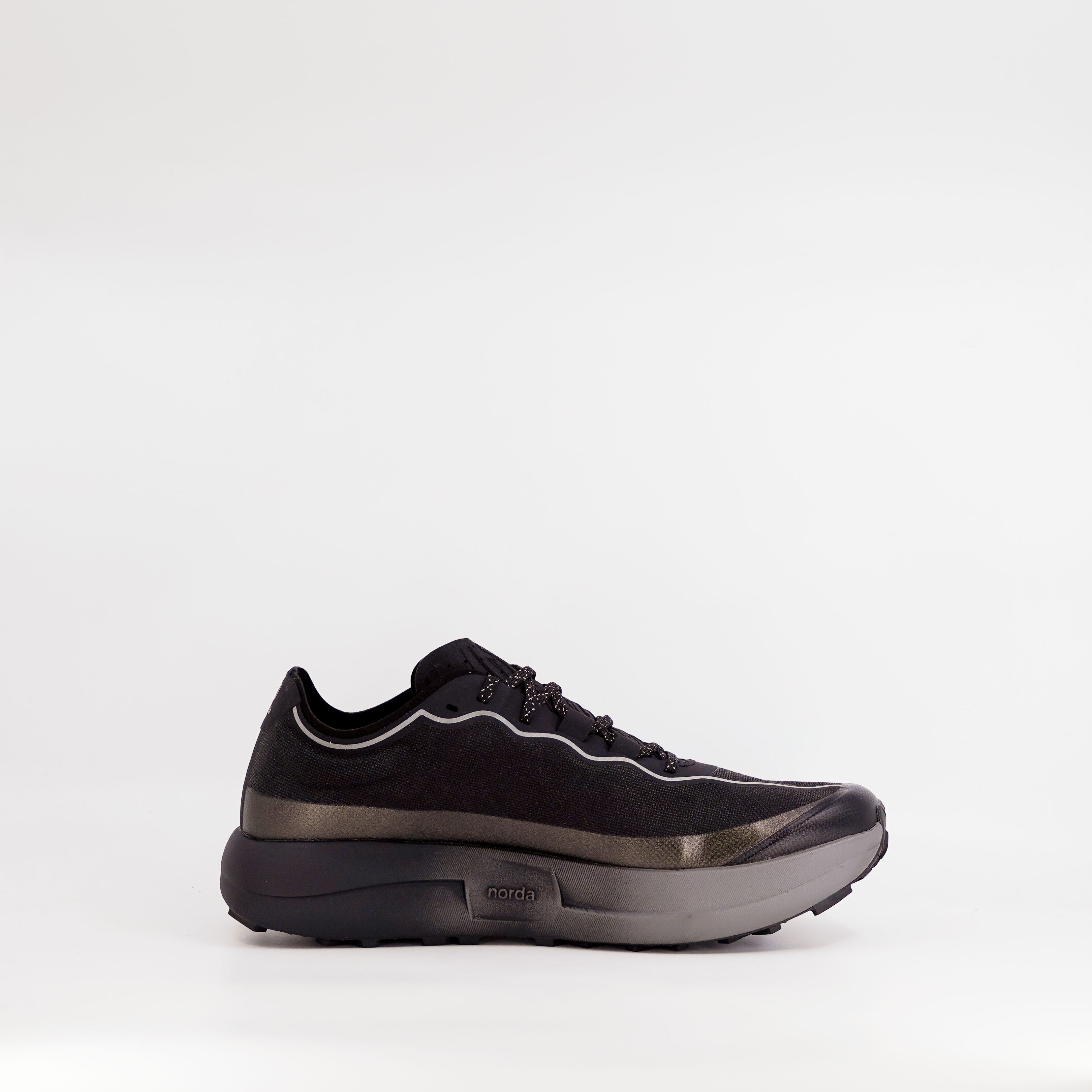 norda 005 (D Standard) Mens Stealth Black - Frontrunner Colombo