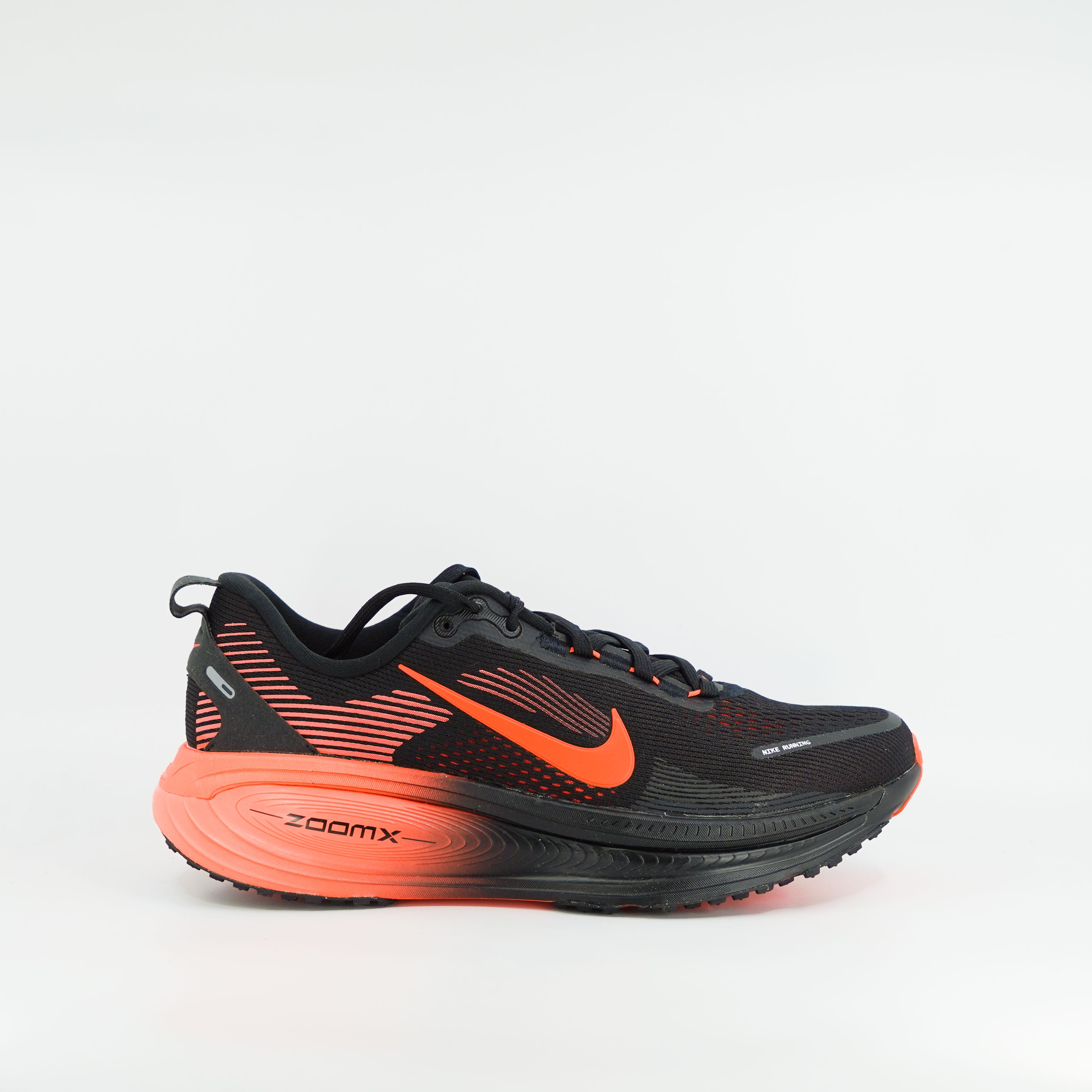 Nike Vomero 18 (D Standard) Mens Black/Bright Crimson