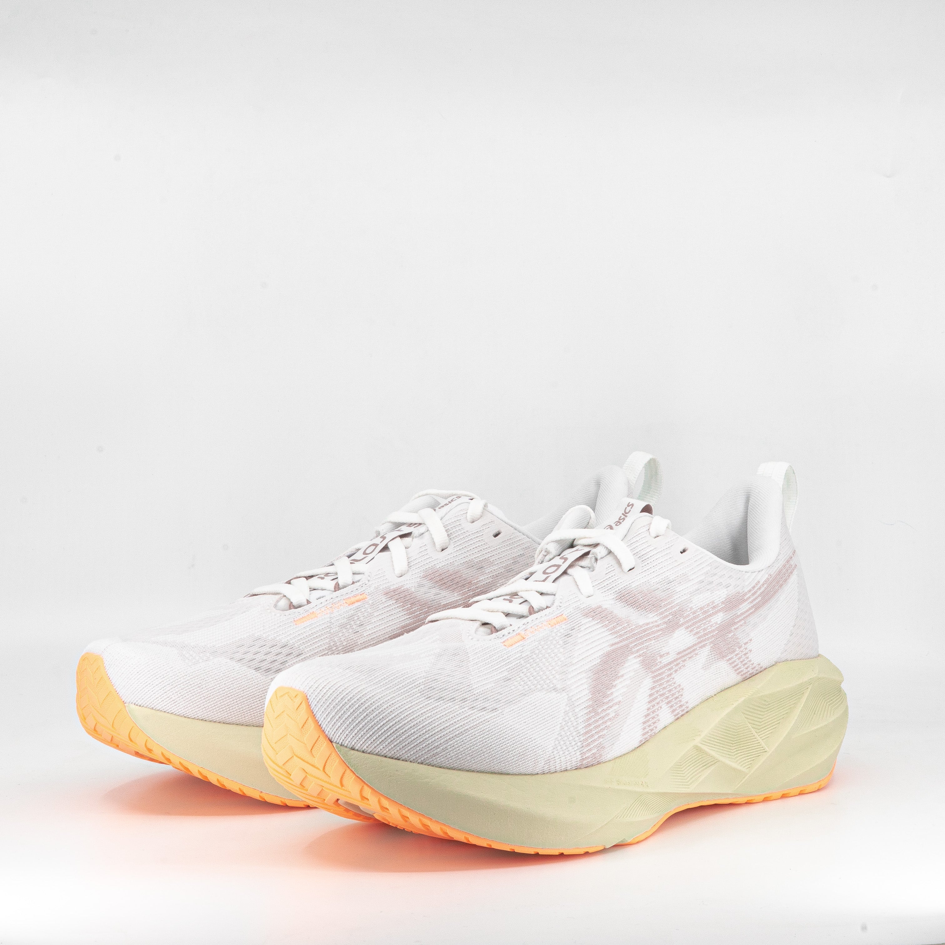 Asics Novablast 5 (2E Wide) Mens White/Fawn - Frontrunner Colombo