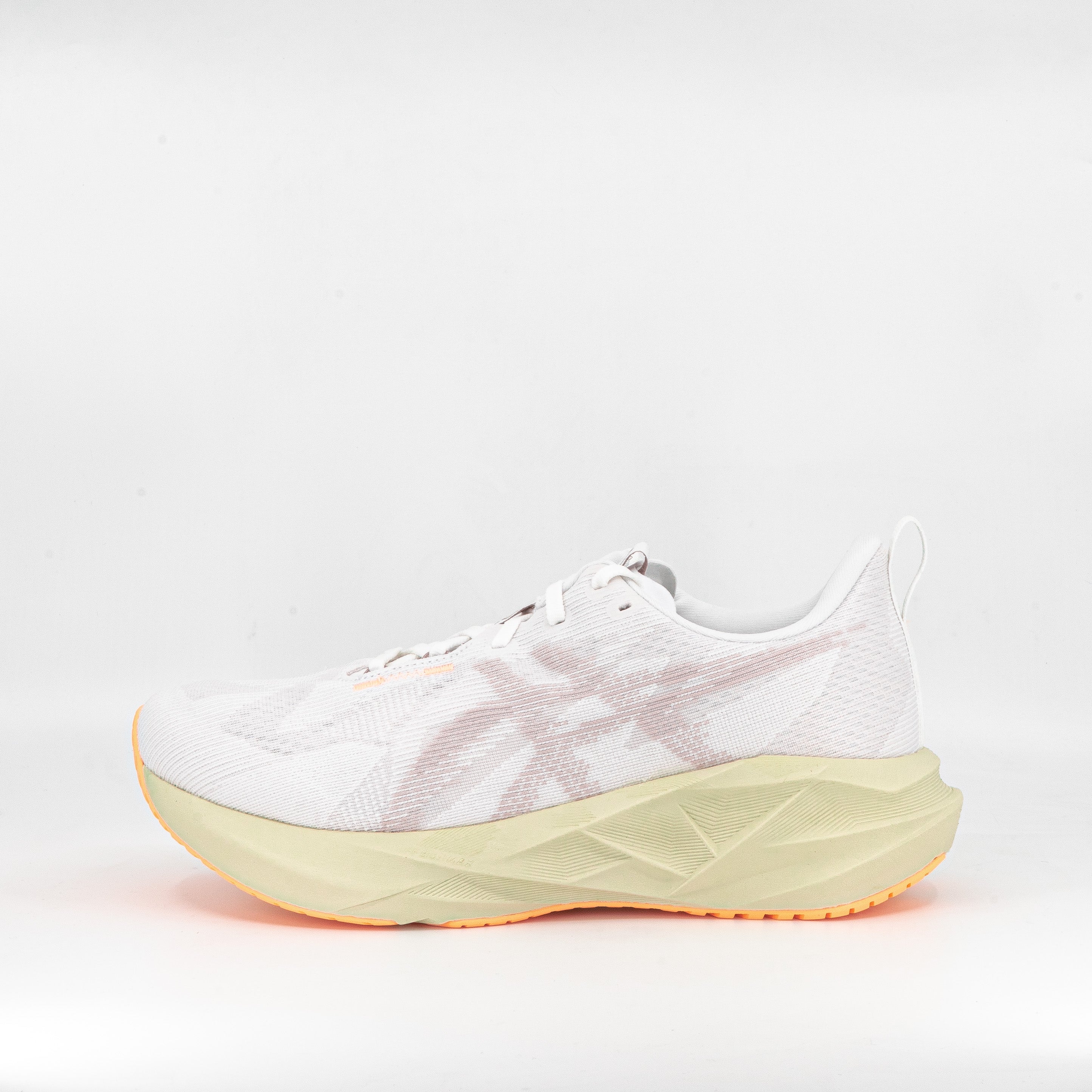 Asics Novablast 5 (2E Wide) Mens White/Fawn - Frontrunner Colombo