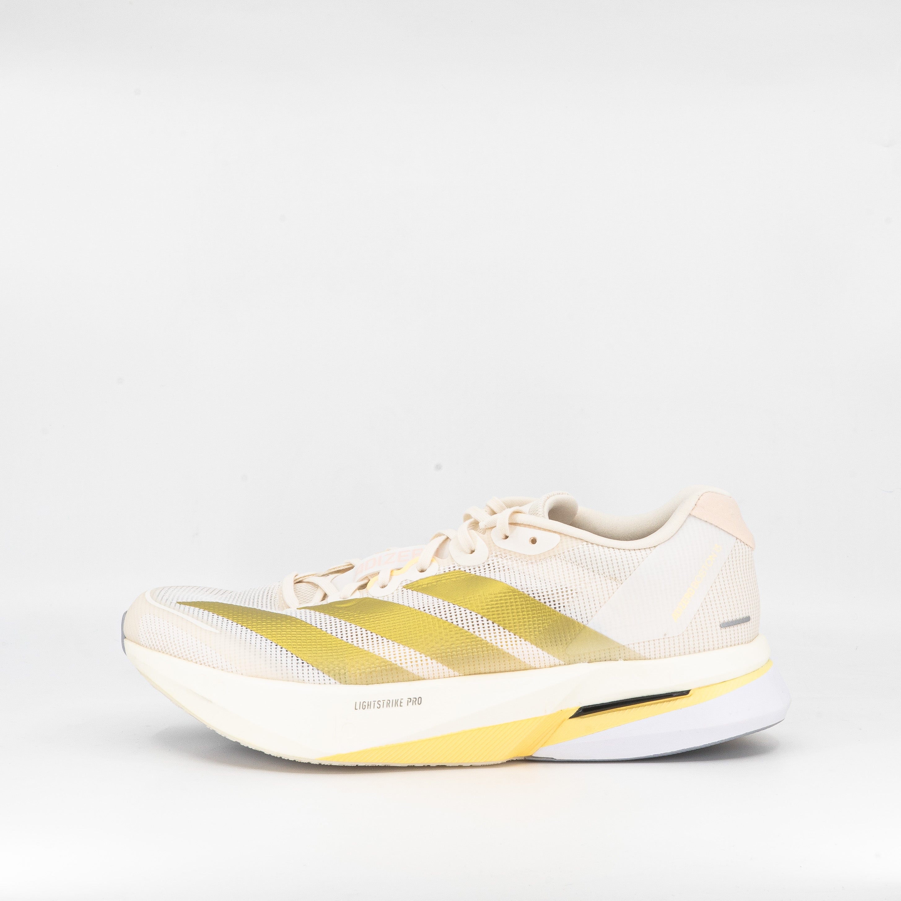 Adidas Adizero Boston 13 (D Standard Width) Chalk White/Gold Metallic/ Halo Silver - Frontrunner Colombo