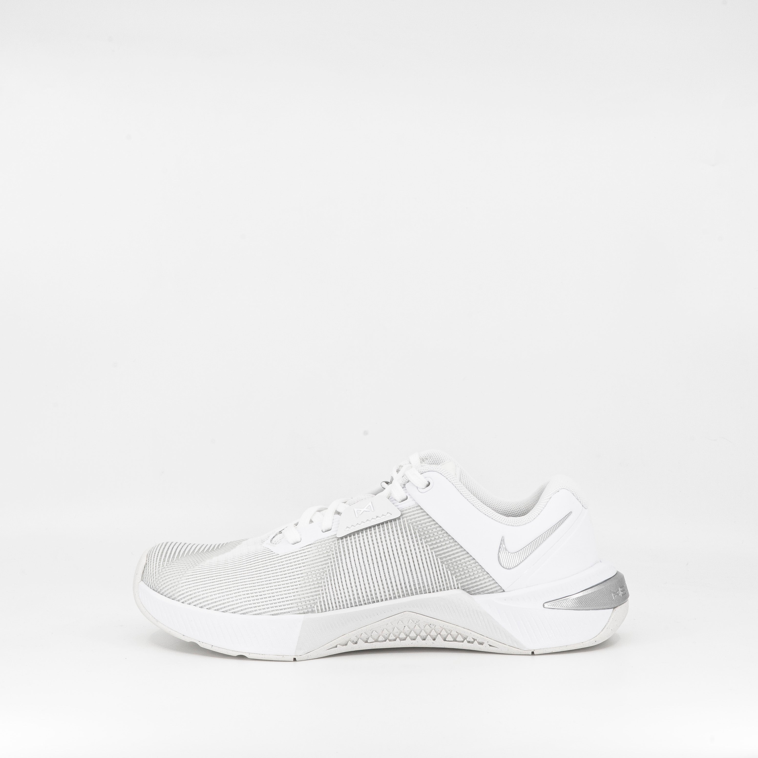 Nike Metcon 10 (B Standard) Womens White/Metallic Silver - Frontrunner Colombo