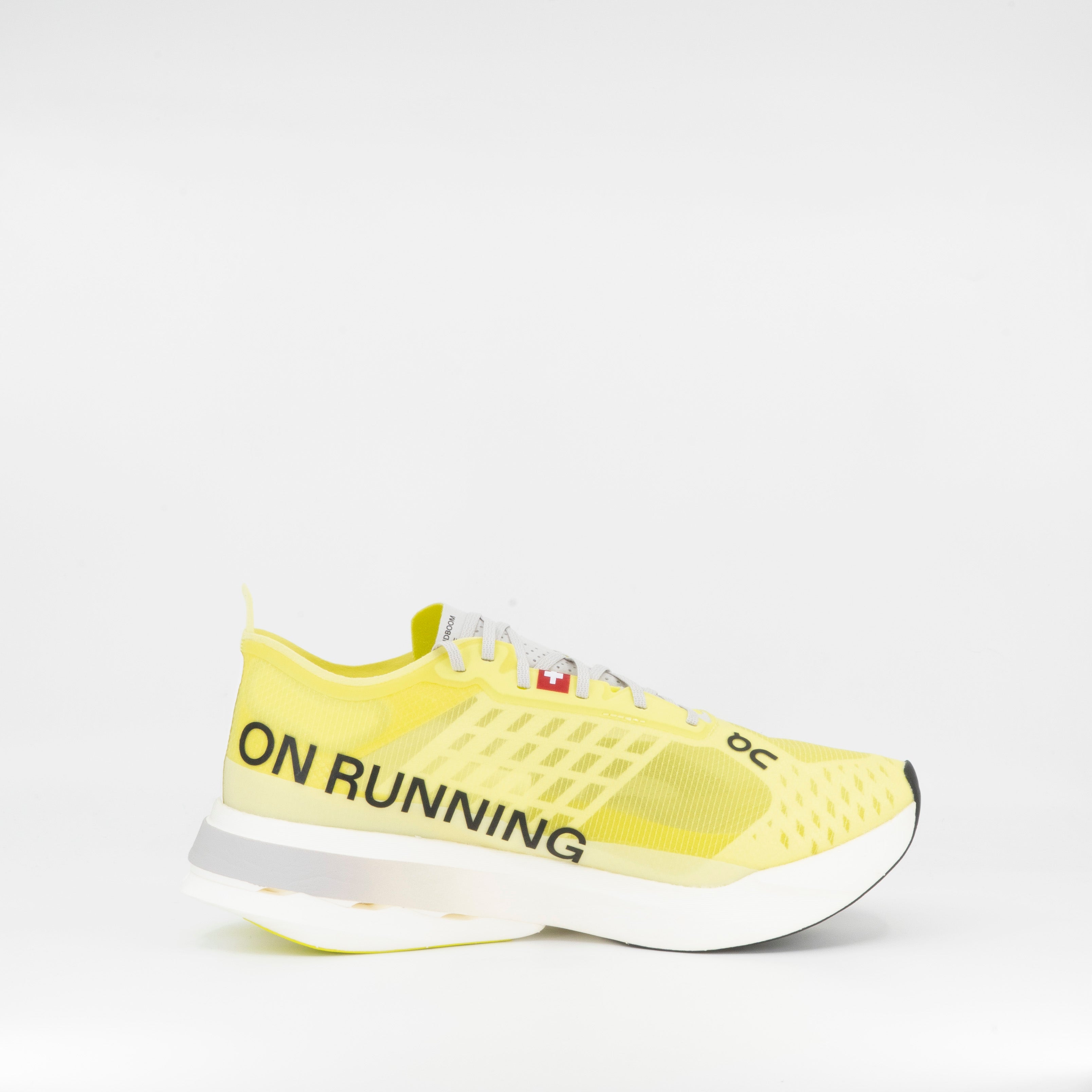 On Cloudboom Strike (D Standard) Mens Limelight/Wolf - Frontrunner Colombo