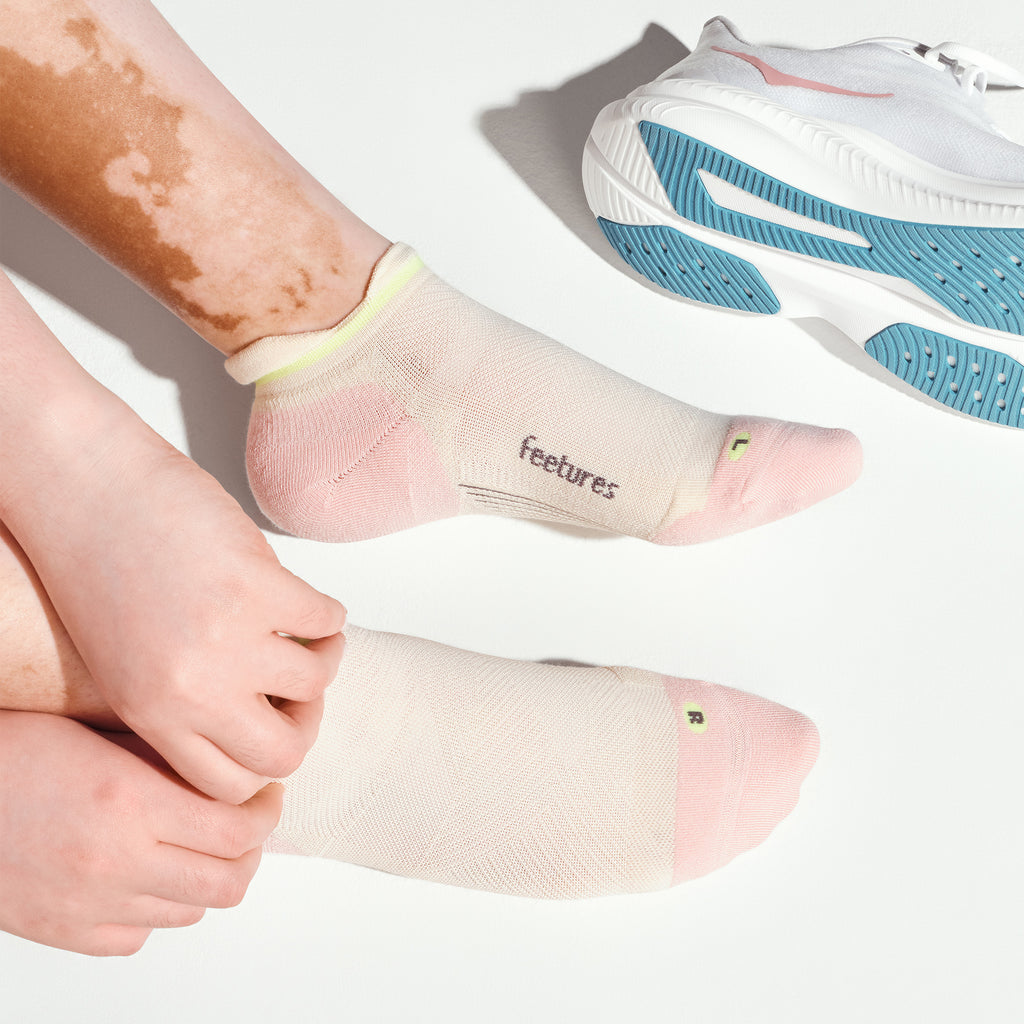 Feetures Elite Max Cushion No-Show Tab Sandy Melon - Frontrunner Colombo