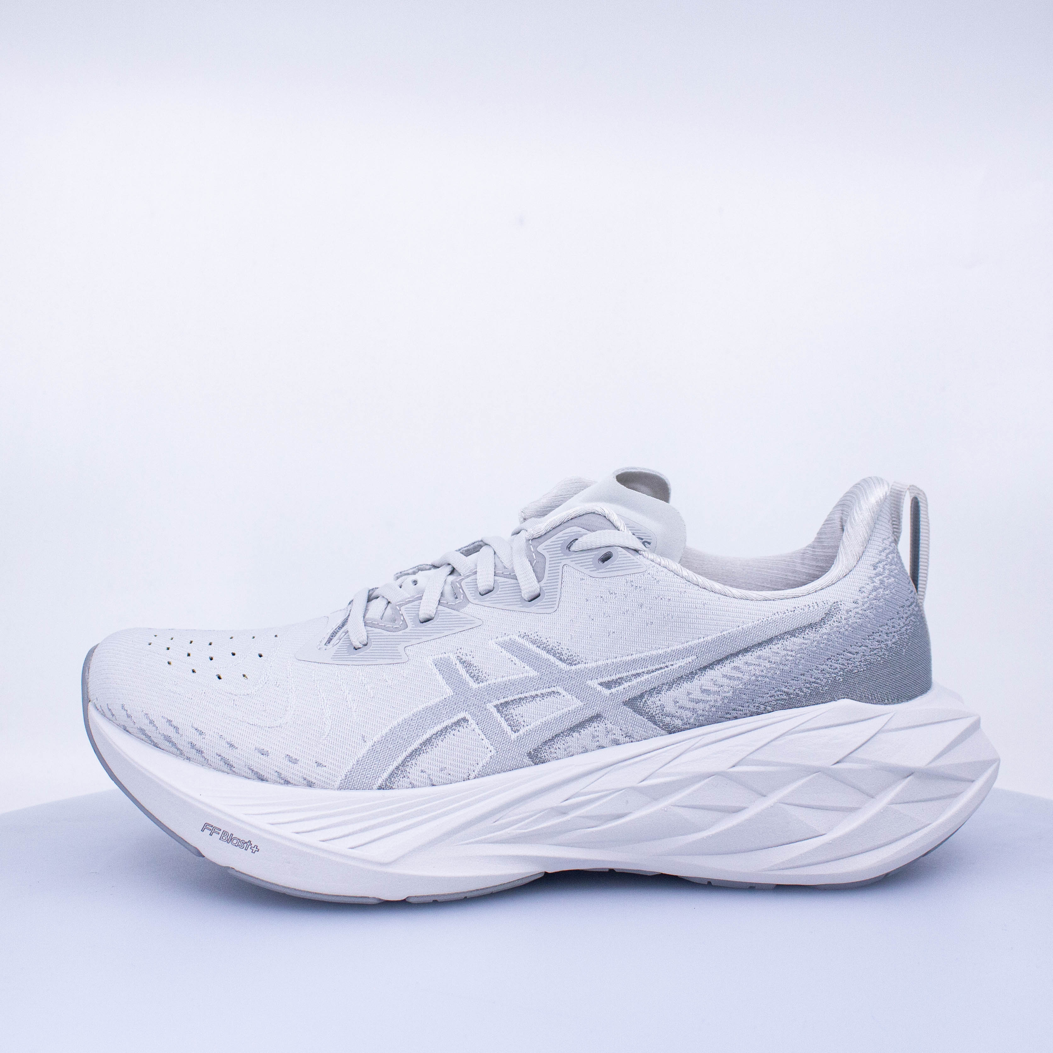 Asics Novablast 4 (B Standard) Womens - Frontrunner Colombo