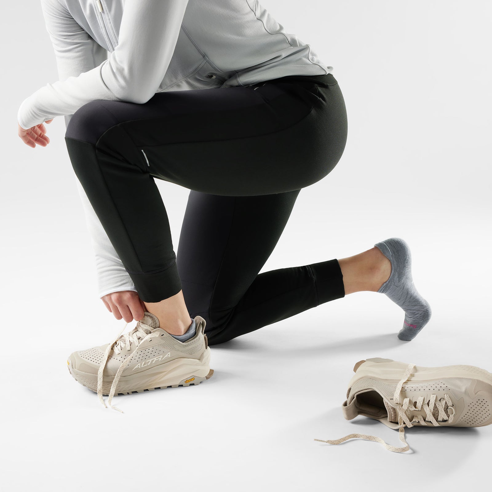 Smartwool Run Targeted Cushion Low Ankle Womens - Light Gray/White - Frontrunner Colombo