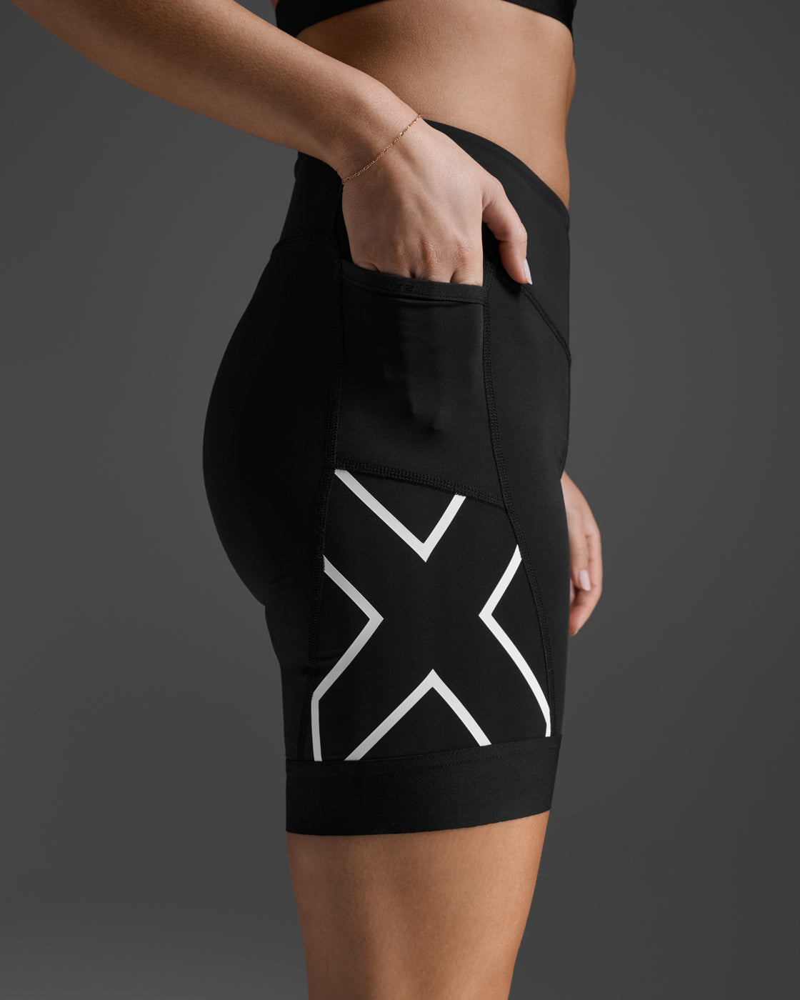 2XU Core Tri 6 Inch Shorts Womens Black/White - Frontrunner Colombo