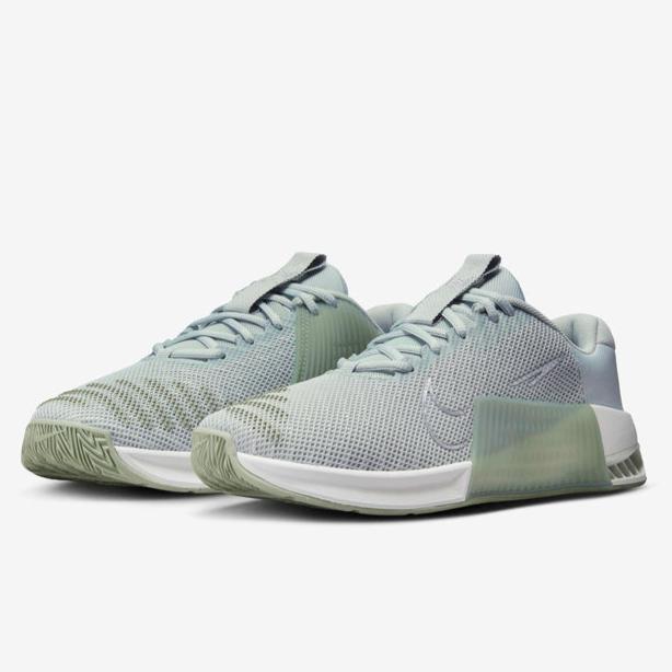 Nike Metcon 9 Womens Light Silver/Metallic - Frontrunner Colombo